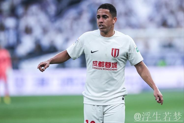 罗慕洛头球破门 成都蓉城反击得手 罗慕洛头球破门 成都蓉城反击得手