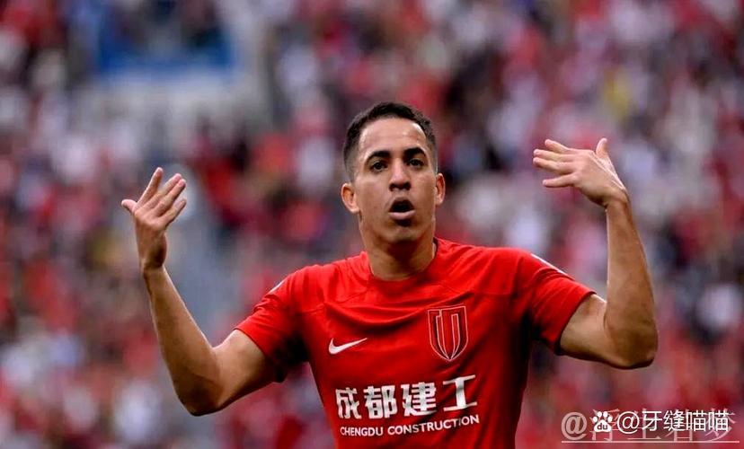 罗慕洛头球破门 成都蓉城反击得手 罗慕洛头球破门 成都蓉城反击得手